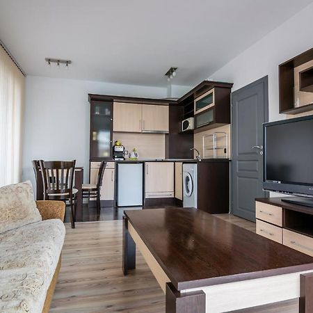 Cozy One-Bedroom Apartment In Night Breeze ブルガス エクステリア 写真