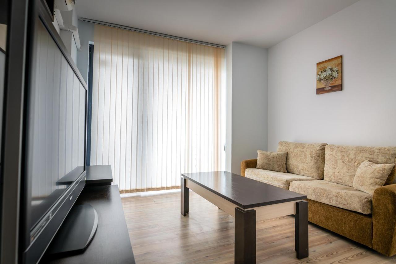 Cozy One-Bedroom Apartment In Night Breeze ブルガス エクステリア 写真